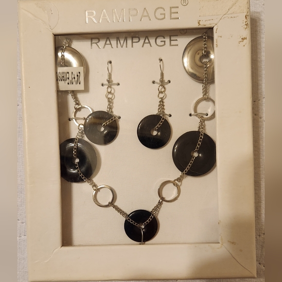 Rampage Jewelry Set Necklace & Earrings - Picture 1 of 2